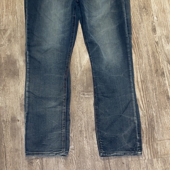 Axel 34 - Picture 3 of 9